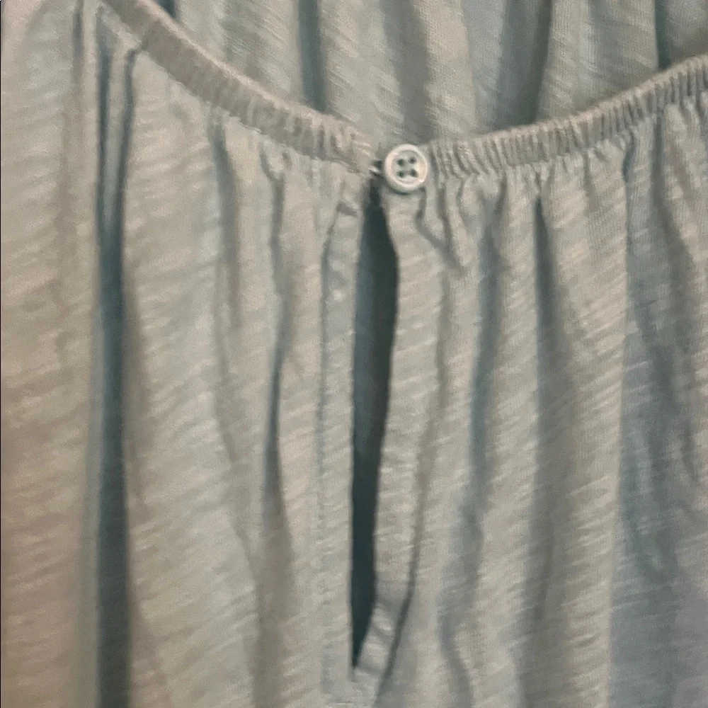 New Without Tags-Old Navy Key Hole Top with Puff Sleeves very cute